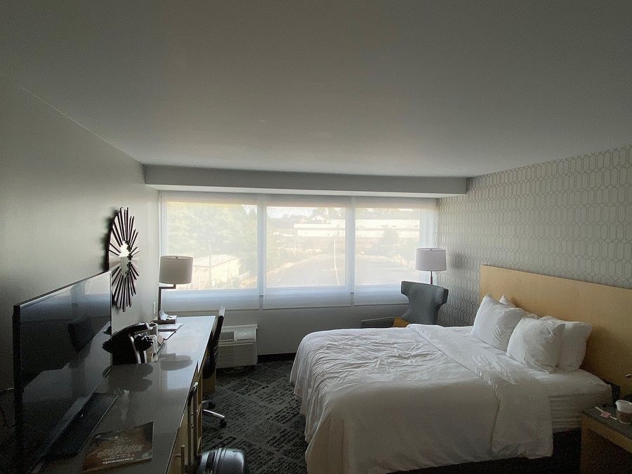 Radisson Hotel Charlotte Airport — Guest room
