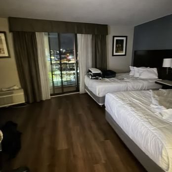 Radisson Hotel Cincinnati Riverfront — Guest room