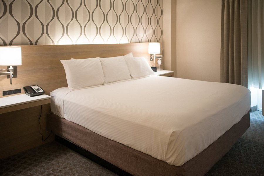 Radisson Hotel Duluth Harborview — Guest room