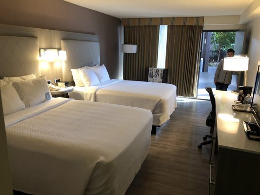 Radisson Hotel Lenexa Overland Park — Guest room