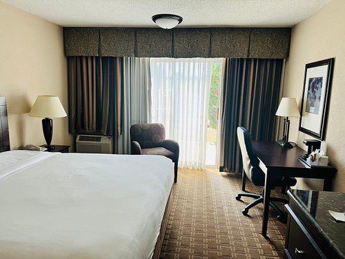 Radisson Hotel Louisville North — Guest room