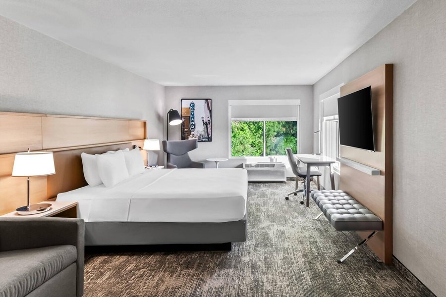 Radisson Hotel Portland Airport — Guest room