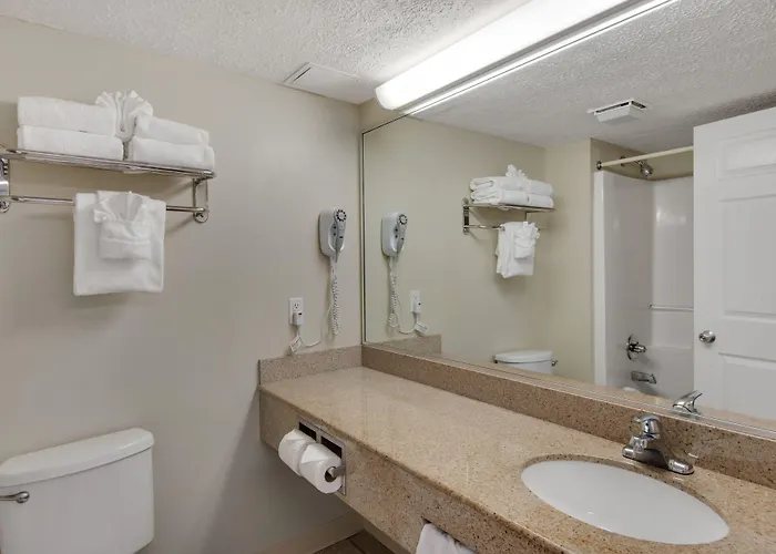 Radisson Panama City Beach Oceanfront — Bathroom