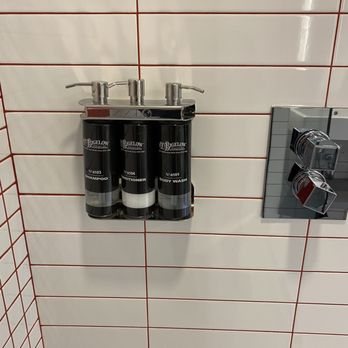 Radisson Red Minneapolis Downtown — Bathroom