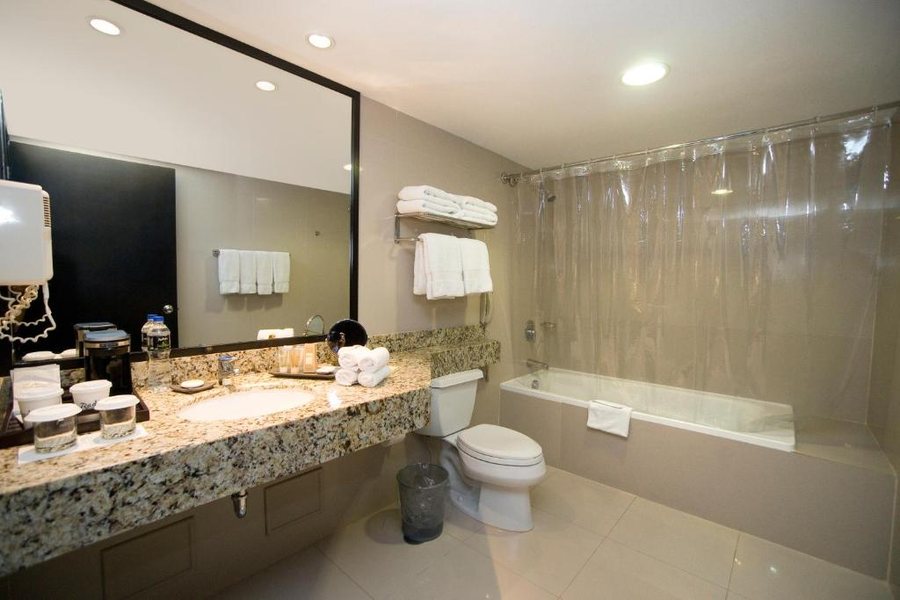 Radisson Red Miraflores Lima Lima Region — Bathroom