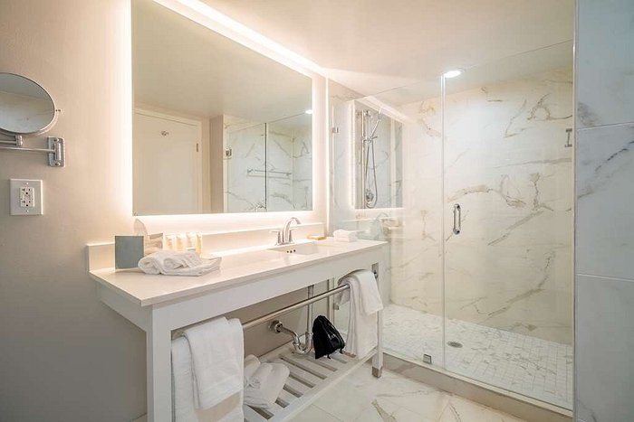 Radisson Resort Miami Beach Miami Beach Florida — Bathroom