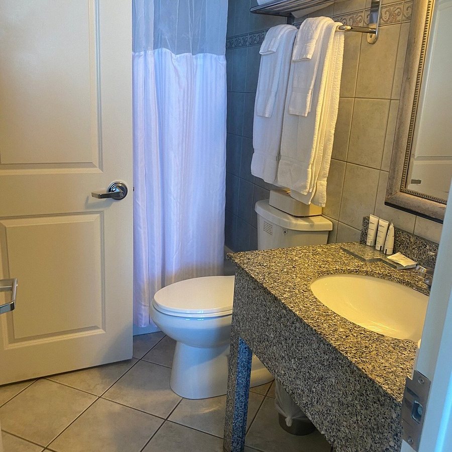 Radisson Suite Hotel Oceanfront Melbourne Brevard County Florida — Bathroom