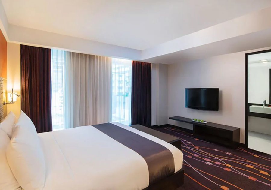 Radisson Suites Bangkok Sukhumvit — Guest room