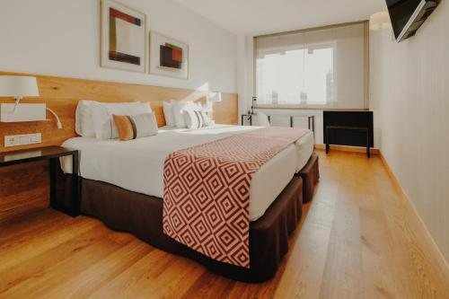 Rafaelhoteles Atocha — Guest room
