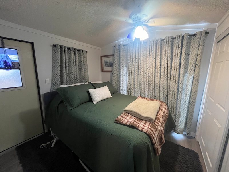 Rainbow Village of Largo — Guest room