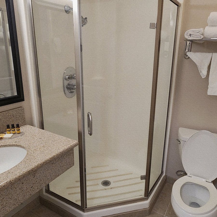 Raincross Hotel Riverside — Bathroom