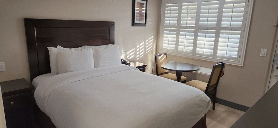 Raincross Hotel Riverside — Guest room