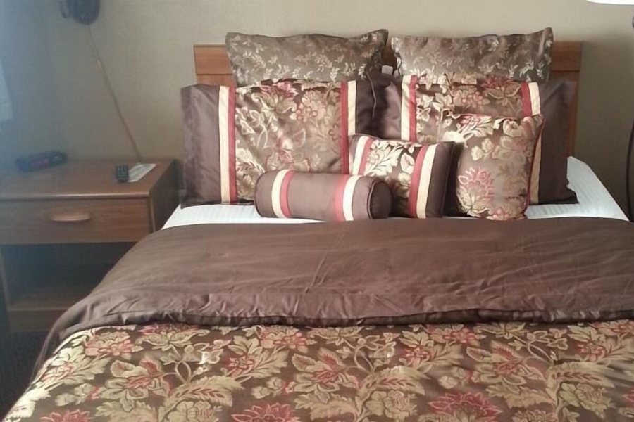 Raine Motel — Guest room