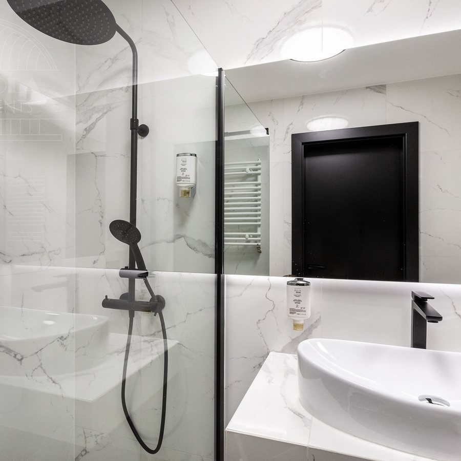 Rajska Residence — Bathroom