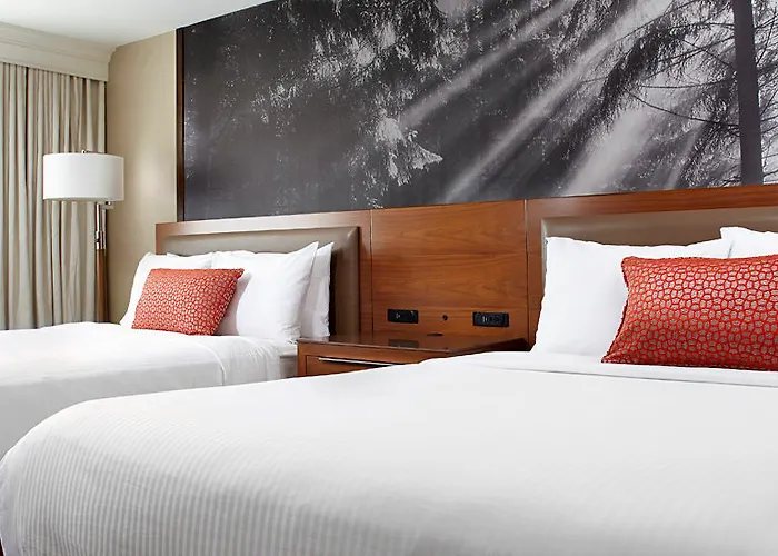 Raleigh Marriott Crabtree Valley — Guest room