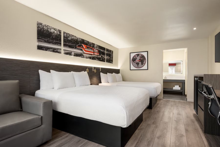 Ramada by Wyndham Anaheim Convention Center — Guest room