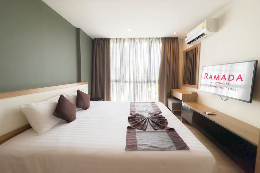 Ramada by Wyndham Bangkok Ten Ekamai Residences — Guest room