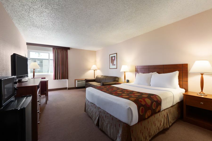 Ramada by Wyndham Bismarck — Guest room