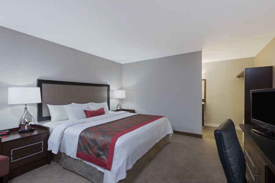 Ramada by Wyndham Boston — Guest room