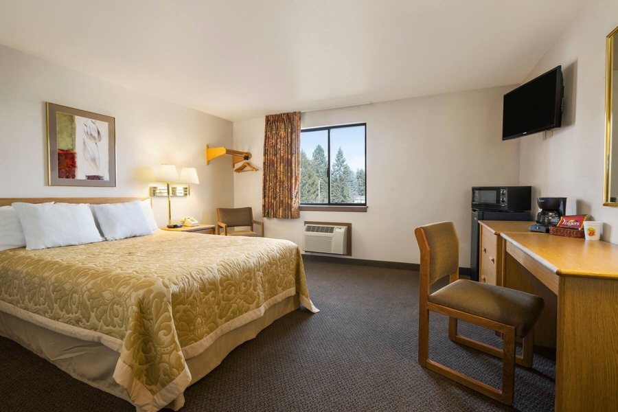 Ramada by Wyndham Coeur d Alene — Guest room