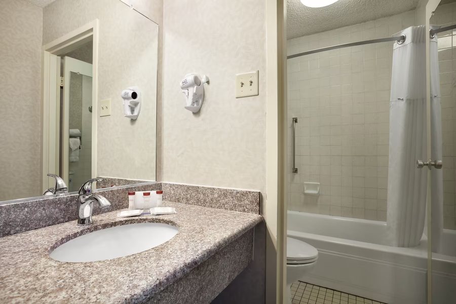 Ramada by Wyndham Culver City — Bathroom