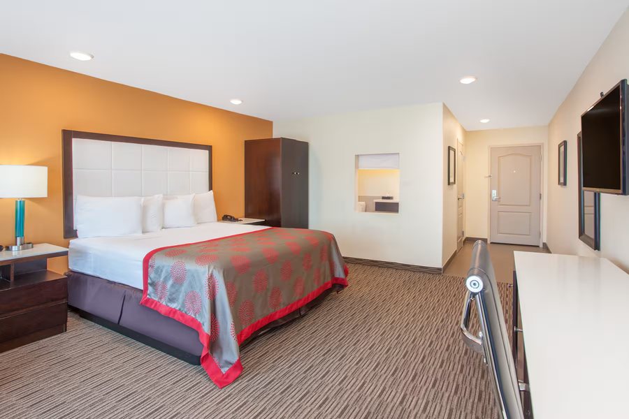 Ramada by Wyndham Culver City — Guest room