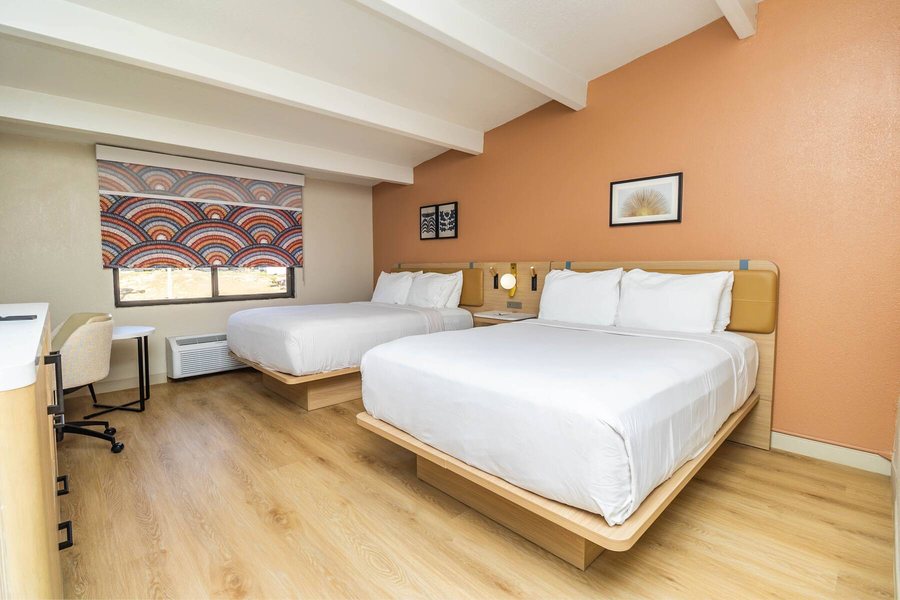 Ramada by Wyndham Davenport Orlando South — Guest room