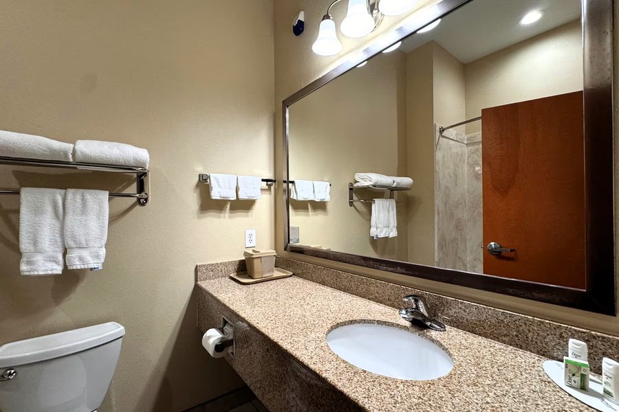 Ramada by Wyndham El Paso — Bathroom