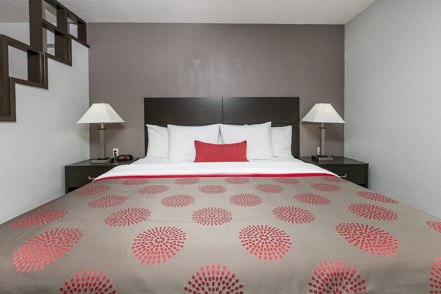 Ramada by Wyndham El Paso — Guest room