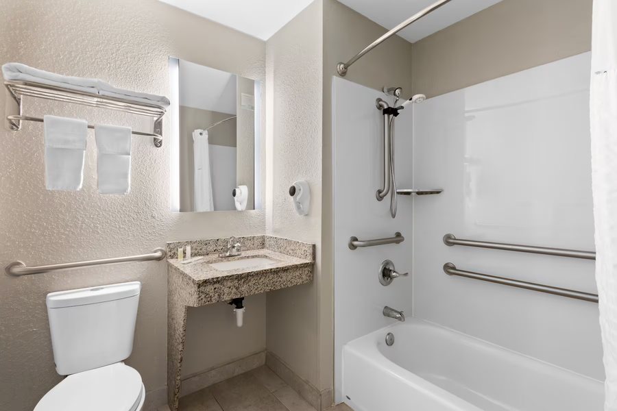 Ramada by Wyndham Elizabethtown — Bathroom