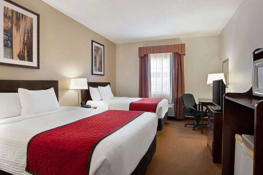 Ramada by Wyndham Elizabethtown — Guest room