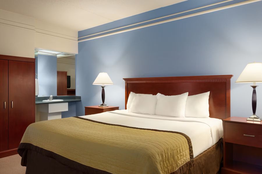 Ramada by Wyndham Fargo — Guest room