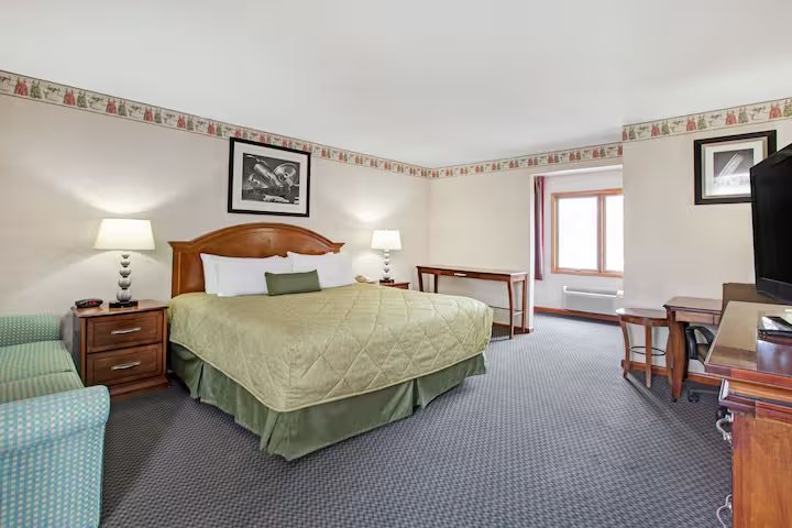 Ramada by Wyndham Flemington Flemington New Jersey — Guest room