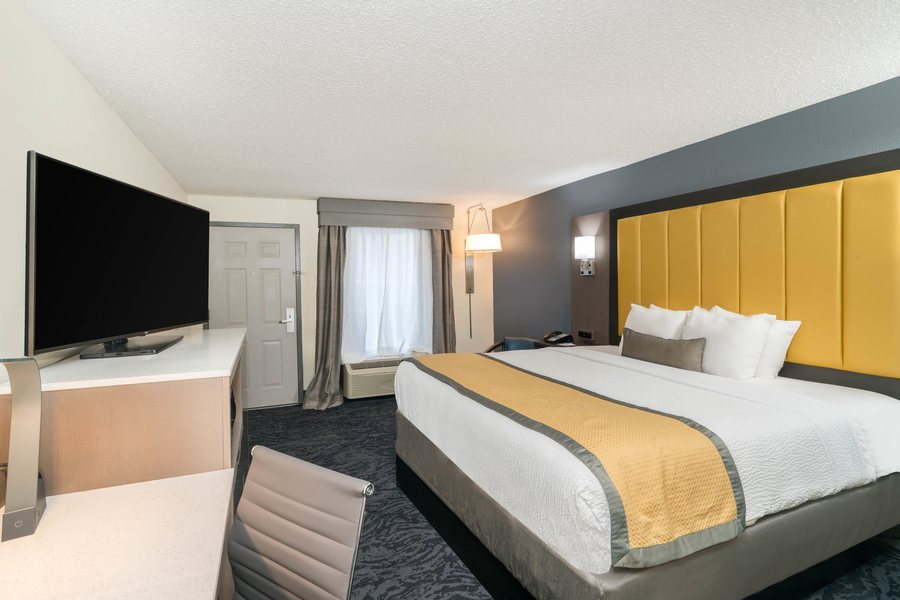 Ramada by Wyndham Franklin Cool Springs — Guest room