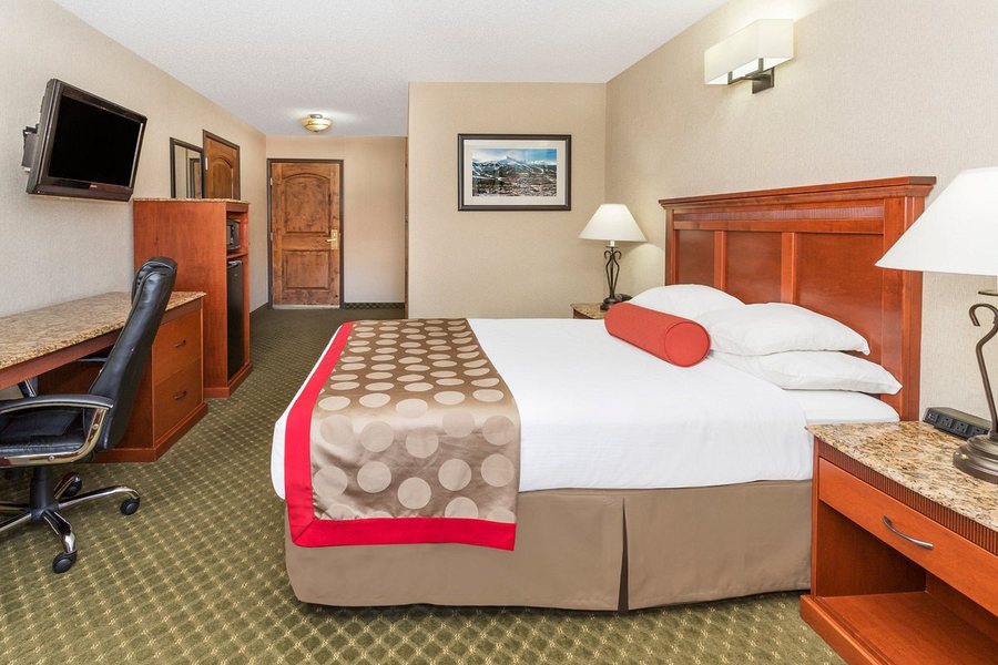 Ramada by Wyndham Frisco — Guest room