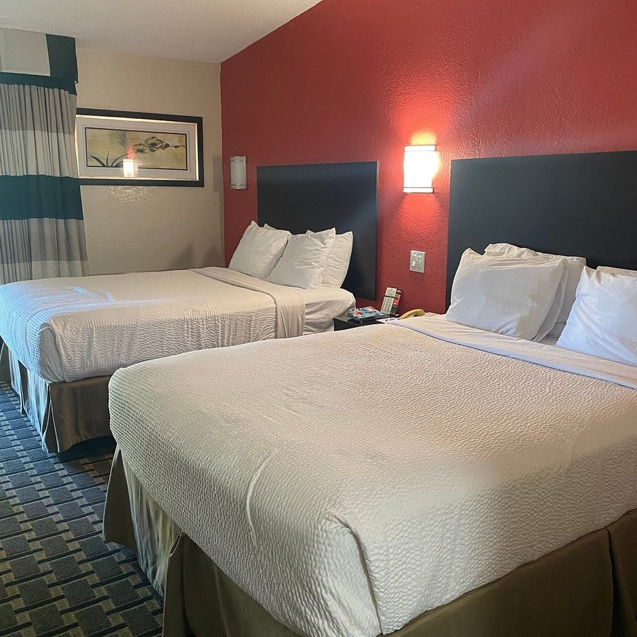 Ramada by Wyndham Grand Junction — Guest room