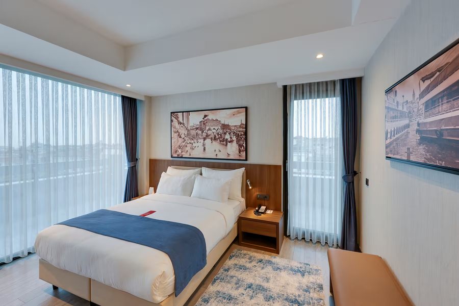 Ramada by Wyndham Istanbul Old City Istanbul — Guest room