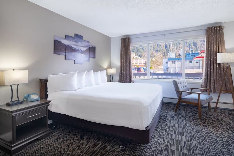 Ramada by Wyndham Juneau — Guest room