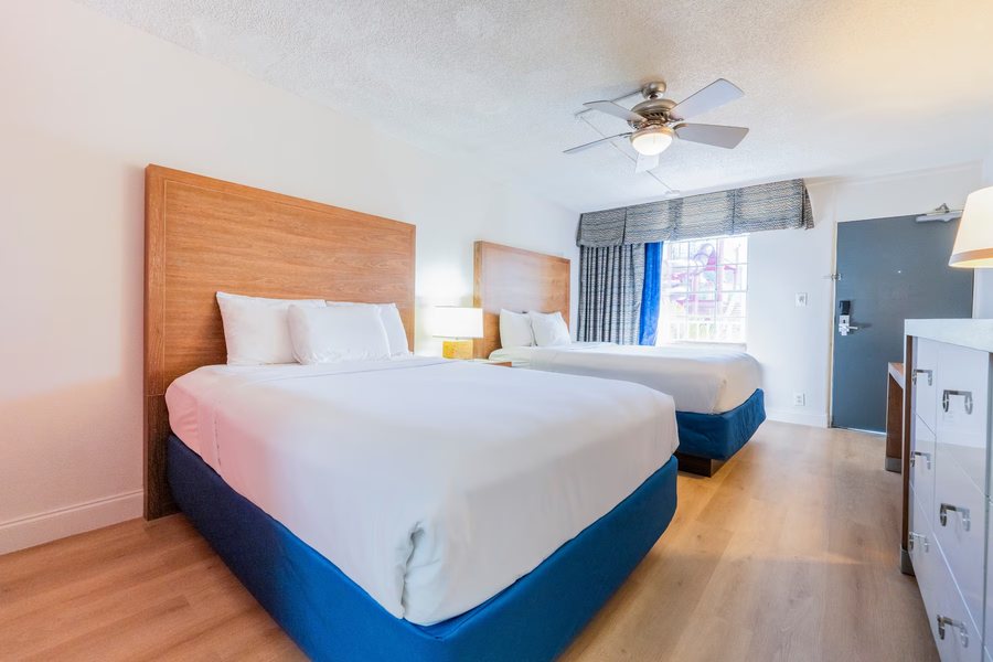 Ramada by Wyndham Kissimmee Downtown Hotel — Guest room