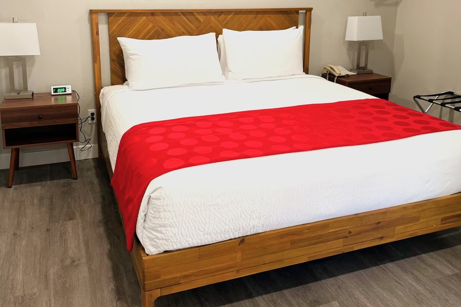 Ramada by Wyndham Los Angeles Wilshire Center Los Angeles California — Guest room