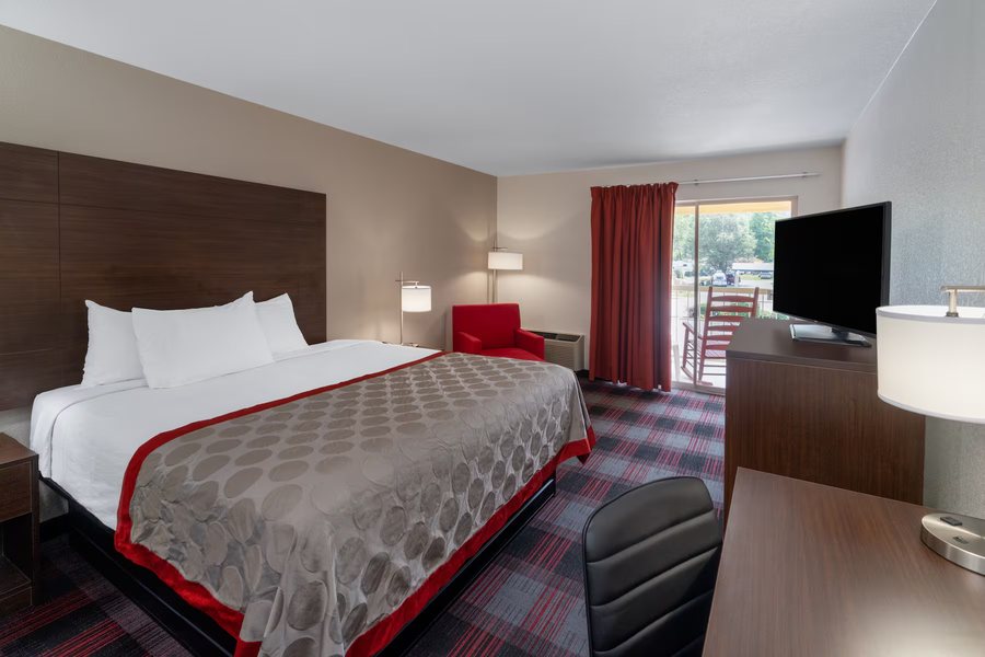 Ramada by Wyndham Maggie Valley — Guest room