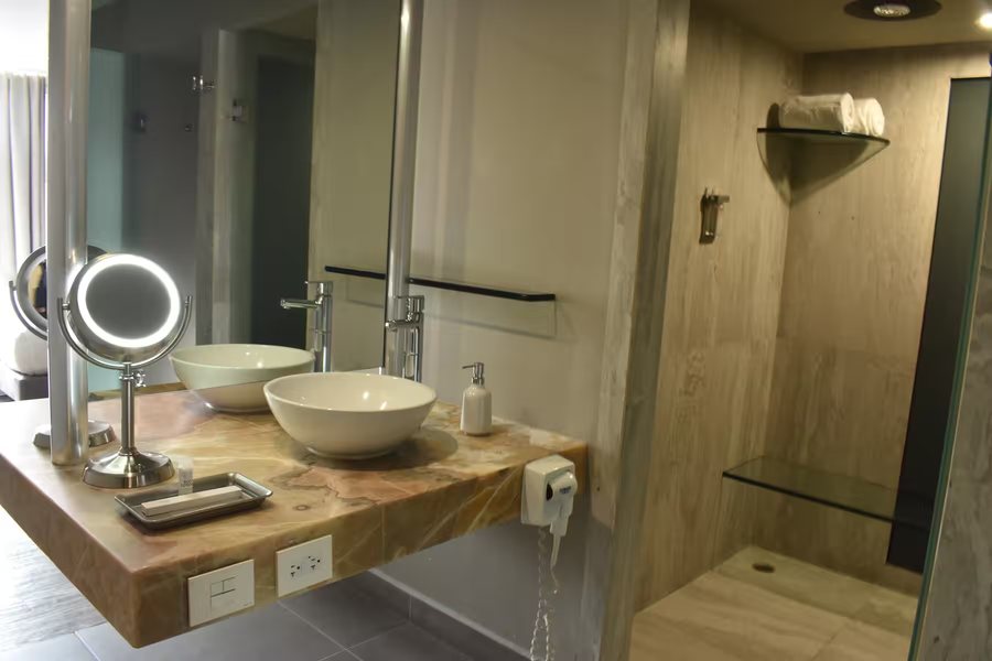 Ramada by Wyndham Mexico City Santa Fe — Bathroom