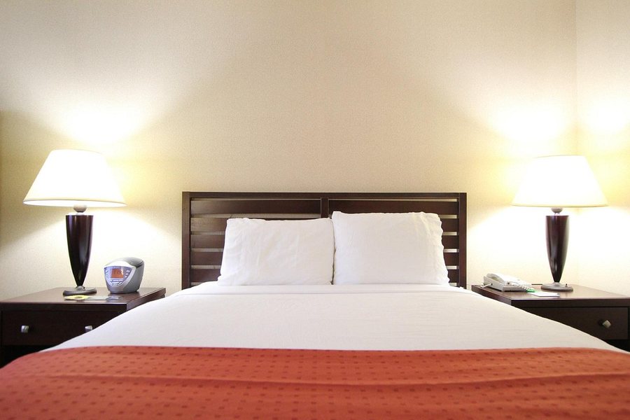 Ramada By Wyndham Minneapolis Airport Eagan — Guest room