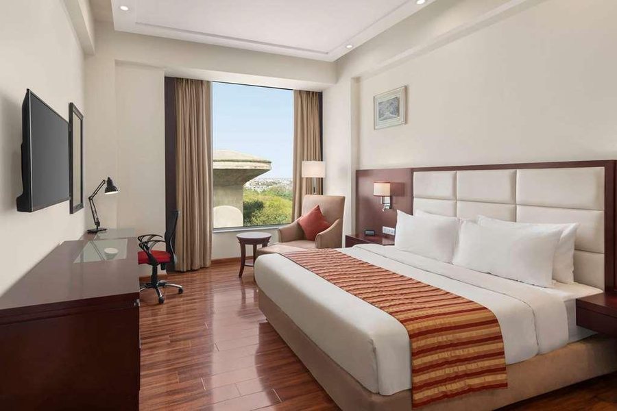 Ramada by Wyndham New Delhi Pitampura — Guest room