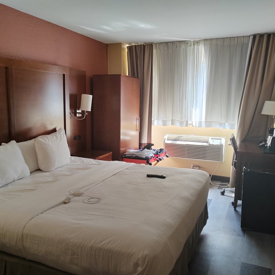 Ramada by Wyndham New York Times Square West New York City New York — Guest room