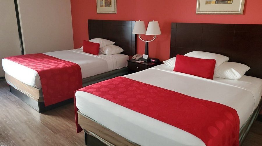 Ramada by Wyndham Newark Wilmington — Guest room