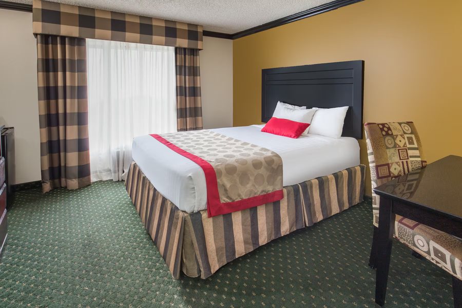 Ramada by Wyndham Ontario — Guest room