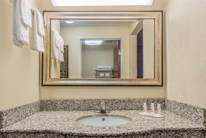 Ramada by Wyndham Panama City Beach — Bathroom