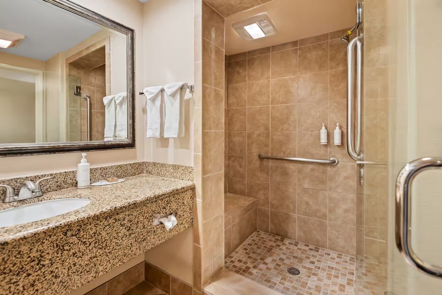 Ramada by Wyndham Pasadena — Bathroom