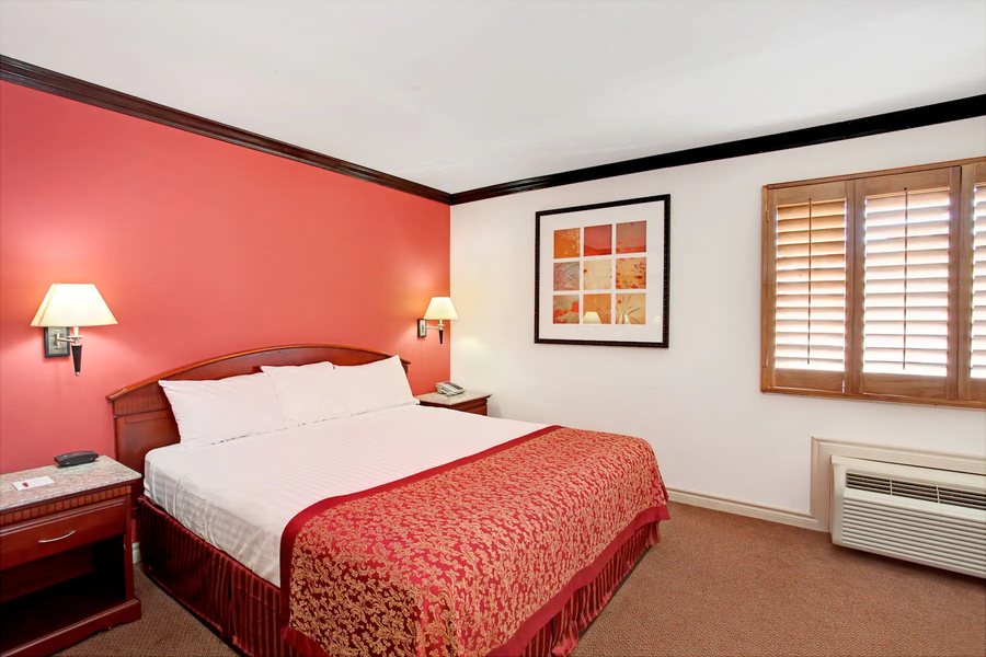Ramada by Wyndham Pasadena — Guest room